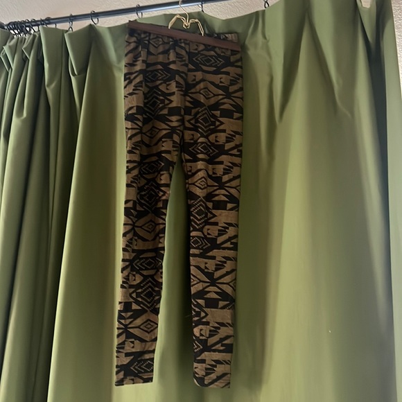 Funky gold and black leggings. - Picture 3 of 6